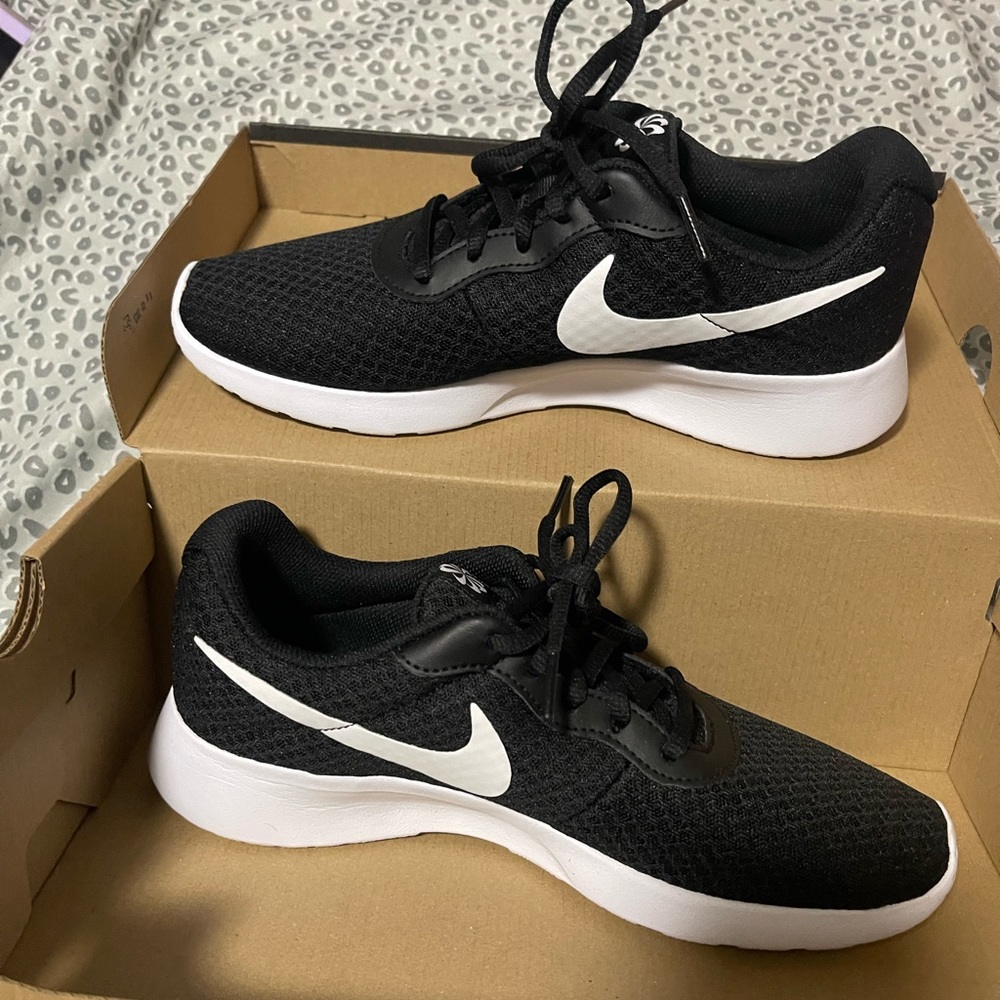 Women’s Tanjun Nikes